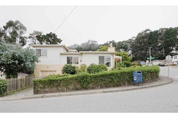 652 Larchmont Drive
