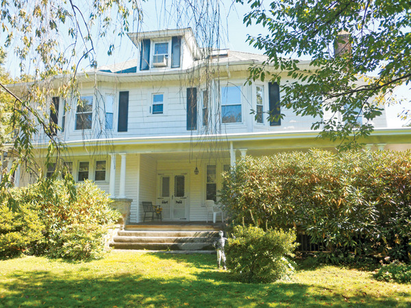 This five-bedroom home was sold by Melanie Healey for $928,000.